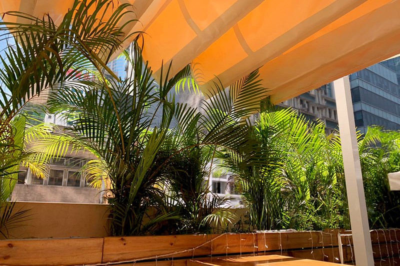 3_Retractable_Outdoors_Restaurant_Restaurant-Cover_Outdoor-Space-Shade_Dining.jpg